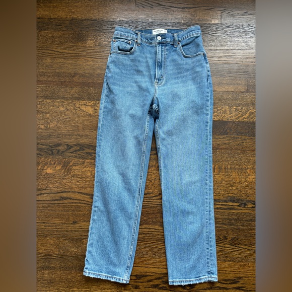 Abercrombie & Fitch Ankle Straight Ultra High Jeans in Medium Wash. Size 6/28. - Picture 8 of 14